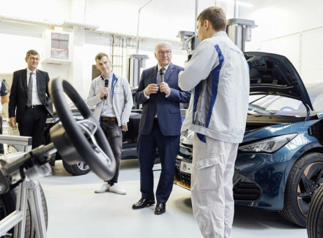 Bundespräsident Frank-Walter Steinmeier besucht „Future e-Mobility Campus“ von Volkswagen