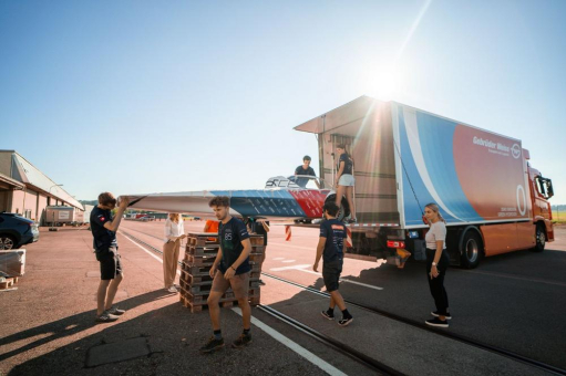 Wasserstoff-Lkw von Gebrüder Weiss bringt Solarmobil auf den Weg