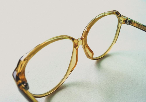 Vom Lesestein zum komplexen Produkt: Die Geschichte des Brillenglases