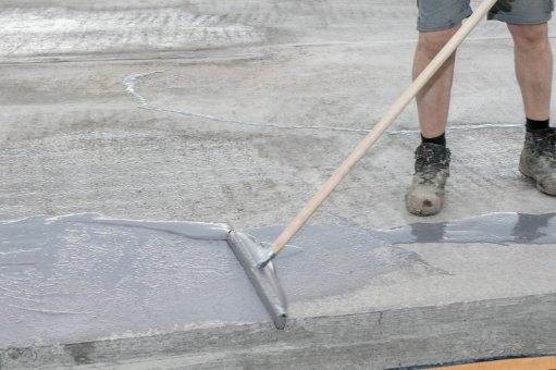 Selbstverlaufende Alternative zu Bitumenbahnen