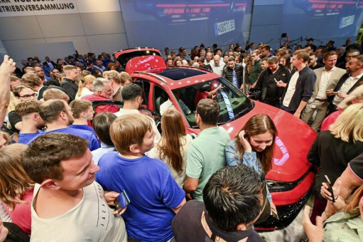 Neuauflage des Tiguan1: Bestseller von Volkswagen feiert Weltpremiere vor 10.000 Beschäftigten