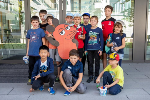 Begeisterte Kinder beim Aktionstag "Türen auf mit der Maus" an  der Hochschule Aalen und im explorhino