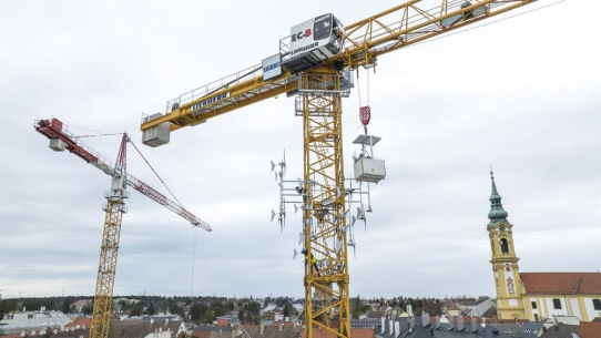 SÜBA AG baut Vorreiterrolle weiter aus: 16 MOWEA Windturbinen versorgen Baustelle mit Strom