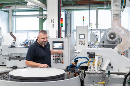 Schaeffler optimiert Versorgung mit Keramikkomponenten durch eigene Fertigung in Schweinfurt