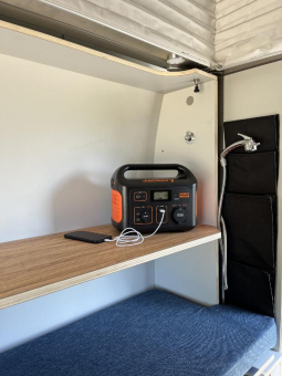 Flexibel und nachhaltig: PlugVan Camping-Module und Powerstations von Jackery verwandeln Lieferwagen in vollwertige Camper – und wieder zurück