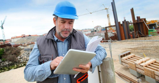 Arbeitsschutz digital in der Baubranche: Gefährdungsbeurteilung, Unterweisungen, Vorfallmeldung