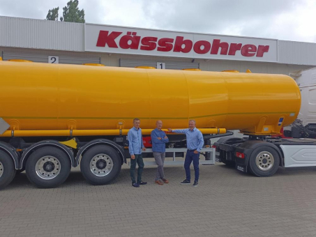 Kässbohrer und Baza Paliw Sp. z o.o. verstärken ihre Partnerschaft mit der jüngsten Lieferung von Kraftstofftankaufliegern.