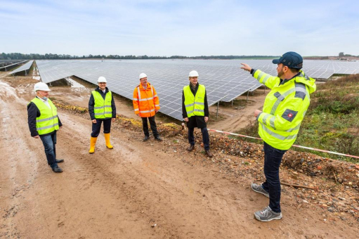 123 Fußballfelder großer Solarpark nimmt Gestalt an