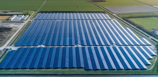 Doppelt nachhaltig: Energiepark mit Photovoltaik und Windkraft