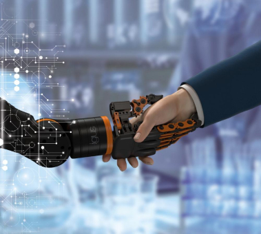 Hand schütteln mit einem Roboter: igus bringt bionische Hand für ReBeL Cobot auf den Markt