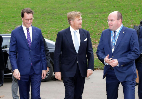 Willem-Alexander würdigt Wasserstoff-Pläne des Hafens