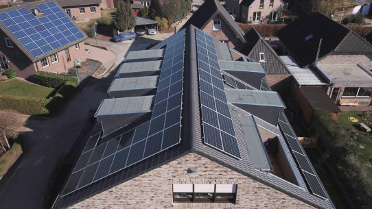 Mieterstrom mit Photovoltaik und Stromspeicher ökologisch, dezentral, nachhaltig