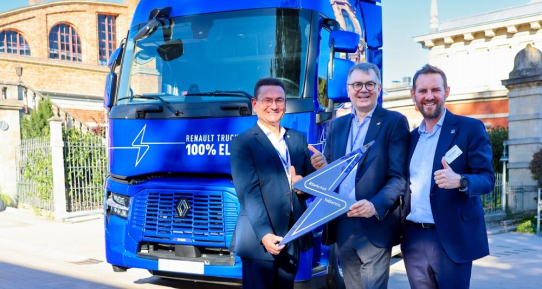 Erster Renault Trucks E-Tech T für Rotkäppchen-Mumm