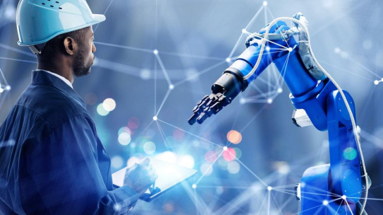 Siemens und Microsoft steigern Produktivität in der Industrie mit generativer künstlicher Intelligenz