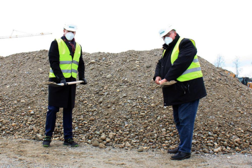 Spatenstich bei NETZSCH Pumpen & Systeme: Ein Firmengebäude mit dem Anspruch auf modernes Arbeiten stellt die Weichen zum künftigen NETZSCH-Campus in Waldkraiburg