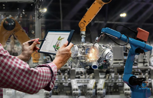 Siemens und Salesforce schließen sich zusammen, um den Aufbau von Dienstleistungs-Geschäftsmodellen zu beschleunigen und die Rentabilität der Fertigung zu steigern
