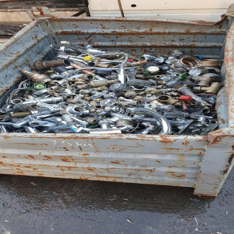Schrottabholung in Dinslaken – der demontierte Schrott wird von uns fachgerecht dem Verwertungs- und Recyclingsystem