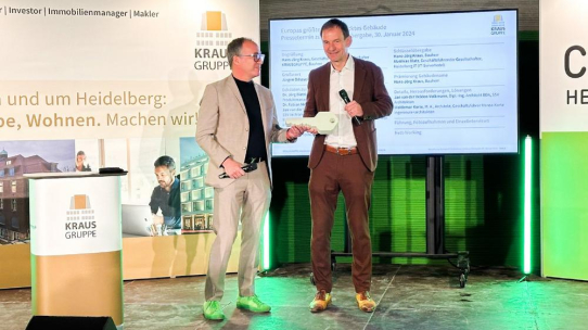Spektakuläre Schlüsselübergabe: Rechenzentrumsbetreiber Heidelberg iT erhält Schlüssel für Europas größtes 3D-gedrucktes Gebäude "Wavehouse"