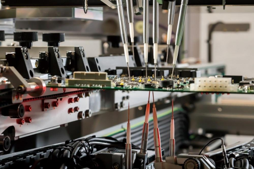 Elektronikfabrik Limtronik setzt auf „Flying-Probe“ zur Prüfung von Leiterplatten