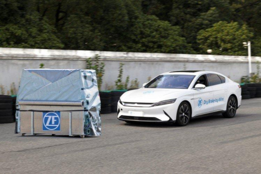 Brake-by-Wire: Rein elektrisches Bremssystem der Zukunft von ZF für software-definierte Fahrzeuge