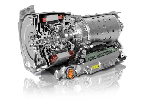 ZF legt neue Generation des 8-Gang-Automatgetriebes konsequent auf Hybridantriebe aus