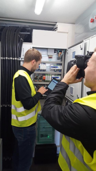 Weidmüller Photovoltaik-Lösungen: Preisegekrönte Fernsehserie "Innovations with Ed Begley, Jr." porträtiert leistungsstarken Photovoltaik-Park "Sandridge" in Melksham, England und die PV-Lösungen von Weidmüller