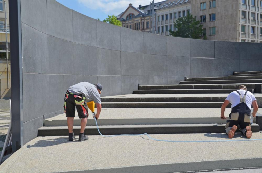 Neuer Boden für Treppenanlage auf Chemnitzer Theaterplatz