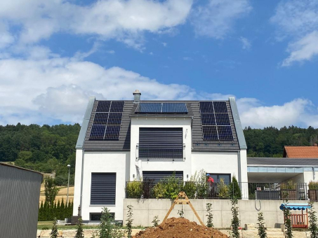 Umweltfreundlich heizen mit einer Wärmepumpe und Solaranlage: Die perfekte Kombination für nachhaltiges Wohnen