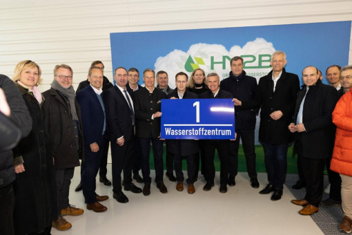 Feierliche Einweihung von Bayerns erster Netzdienlicher 5-Megawatt-Wasserstofferzeugungsanlage am Standort Pfeffenhausen