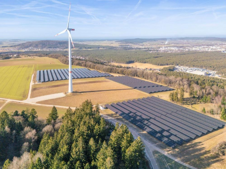 Grüne Energie für die Region – Neuer Solarpark versorgt das Max Bögl Werk Sengenthal mit erneuerbarer Energie