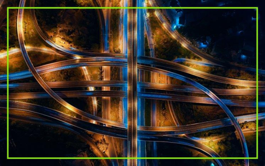 Intelligente Vernetzung von Fahrzeugen mit Verkehrsinfrastruktur: TÜVIT entwickelt neues Schutzprofil für Roadside ITS Station Gateways mit