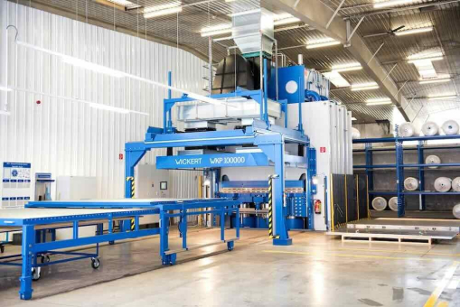 Wickert Maschinenbau auf der DKT: Pressenlösungen für eine effiziente Fertigung hochwertiger Elastomerformteile