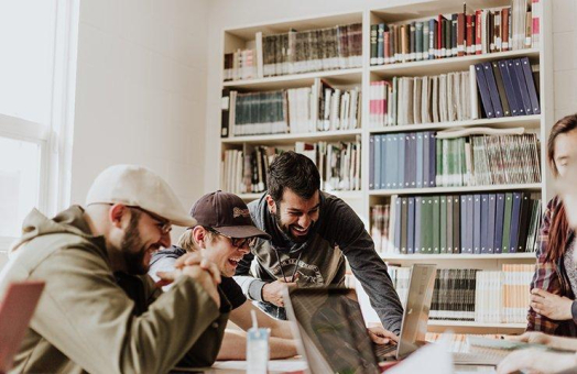 Mit einem dualen Studium in die IT-Branche einstiegen