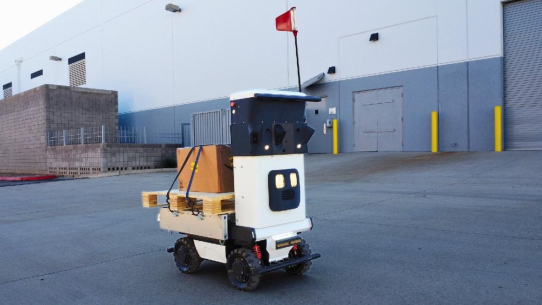 Cartken stellt den „Cartken Hauler“ vor – Autonomer Roboter für nahtlose Materialtransporte in Innen–und Außenbereichen