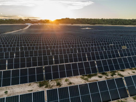 ABO Energy bringt erstmals Solarpark in Spanien schlüsselfertig ans Netz