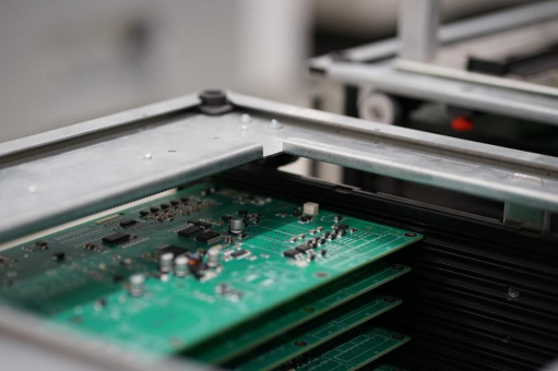 Maßgeschneiderte Plattformlösungen als smarte Alternative zwischen Eigenentwicklung und Einheitslösung