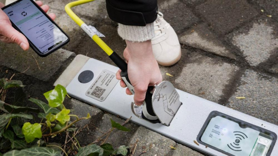 Innovativer Rheinmetall-Ladebordstein bereit für flächendeckende Einführung – Fallstudie zu erfolgreichem Pilotprojekt in Köln veröffentlicht