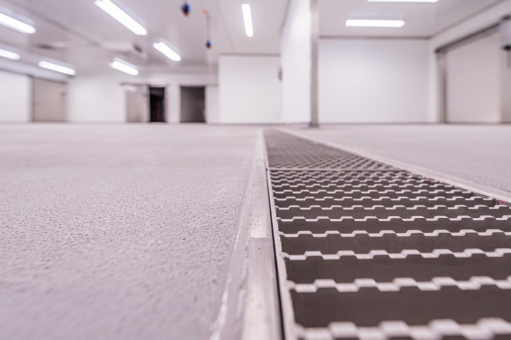 Effiziente Bodeninstandsetzung in Kaviarfabrik nahe Berlin