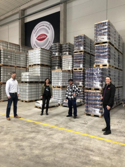 Reklamationszahlen in der Logistik halbiert: Caramba-Qualitätsmanagerin erhält Grünen Gürtel von Six Sigma für Projekt zur Prozessverbesserung