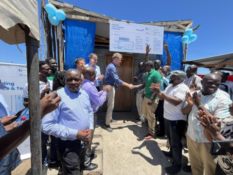 Phaesun hat gemeinsam mit dem Partner WeHub Victoria Limited den weltweit nachhaltigsten Kühlraum in Homabay/Kenia eröffnet