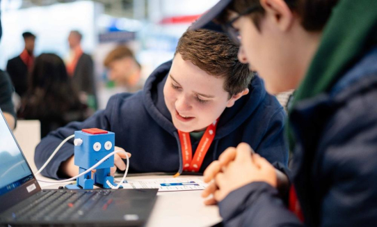 Techniklust statt Nachwuchsfrust – ITQ fördert Jugendliche auf der automatica