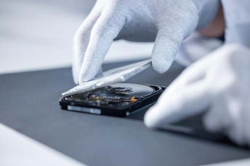 Datenretter DATA REVERSE® stellt Daten nach Männertags-Pannen wieder her
