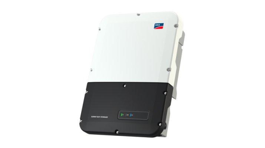 Speichersysteme einfach erweitern: Der neue Sunny Boy Storage integriert bis zu drei Batterien