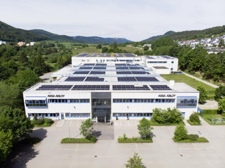 Nachhaltige Standortsicherung: ASSA ABLOY optimiert Energiemix mit neuer PV-Anlage