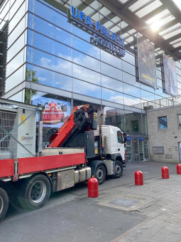 Mobiler Kaltwassersatz kühlt Kino-Foyer während der Sommermonate