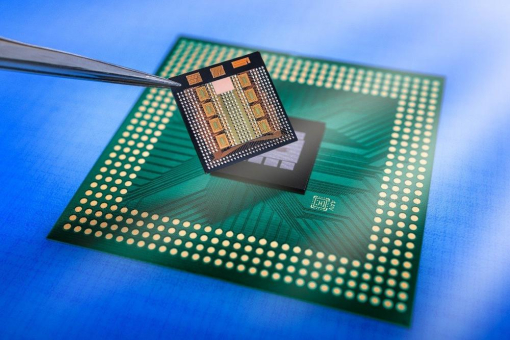 Optisch integrierte Schaltungen übertragen Datenmengen hochzuverlässig und unverzögert