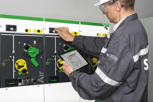 Schneider Electric und E.ON schließen langfristige Partnerschaft zur Beschleunigung der Energiewende mit SF₆-freien Mittelspannungsschaltanlagen
