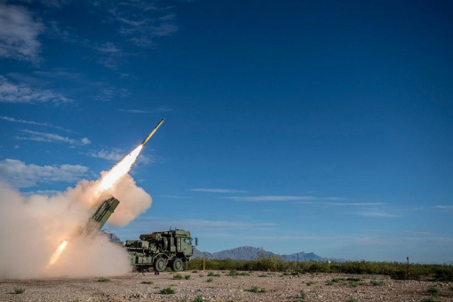 Rheinmetall und Lockheed Martin führen erstes scharfes Schießen mit dem GMARS-Werfer durch