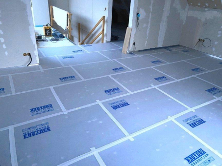 Wie neu verlegtes Parkett erfolgreich vor nachfolgende Arbeiten mit MULTI BOARD geschützt wurde