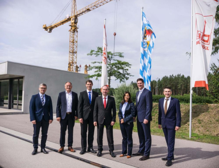 Staatsminister Aiwanger besucht die Firmengruppe Max Bögl